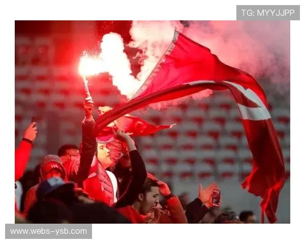 吉拉西绝杀后奔向角旗区，威斯特法伦球场陷入狂欢